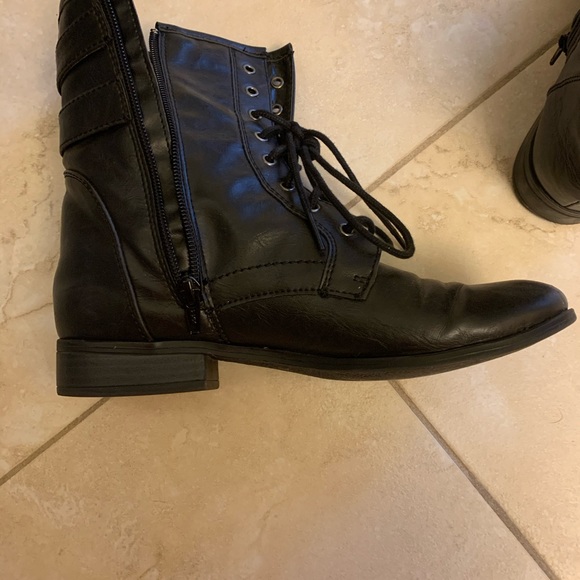 Black combat boots - Picture 3 of 4